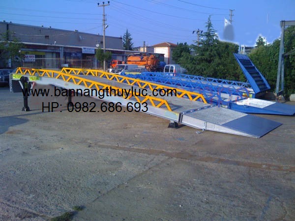 Đốc dẫn xe nâng hàng fork lift